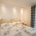 Haus Cristal - 1441m アパート *