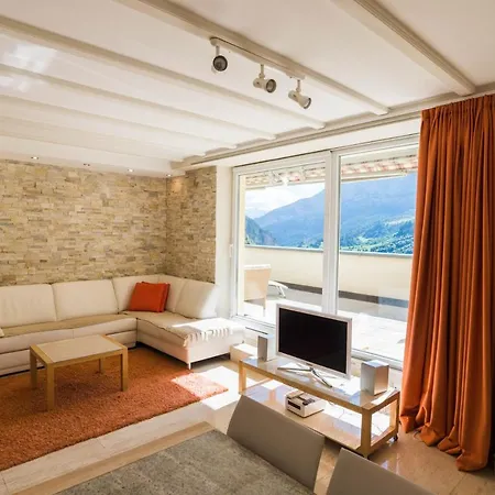 Haus Cristal - 1441m アパート *