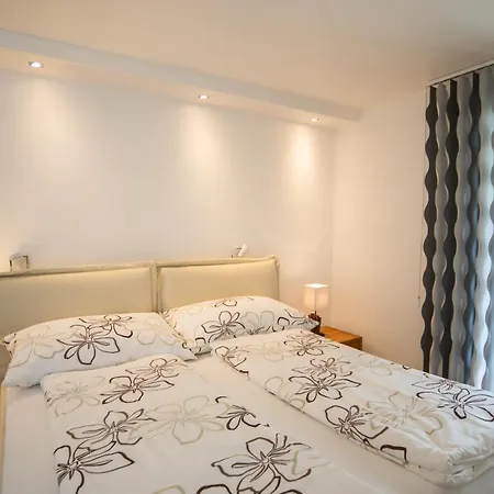 Haus Cristal - 1441m Apartment *