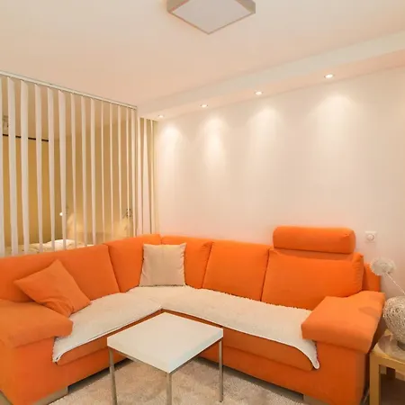 Haus Cristal - 1441m Apartment