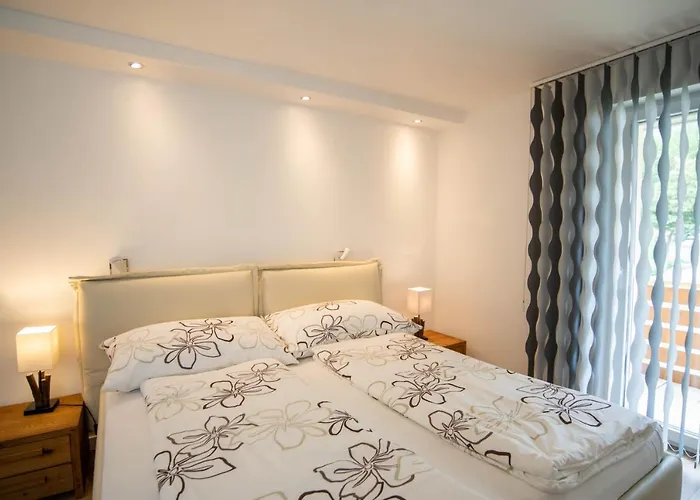 Haus Cristal - 1441m Apartment *